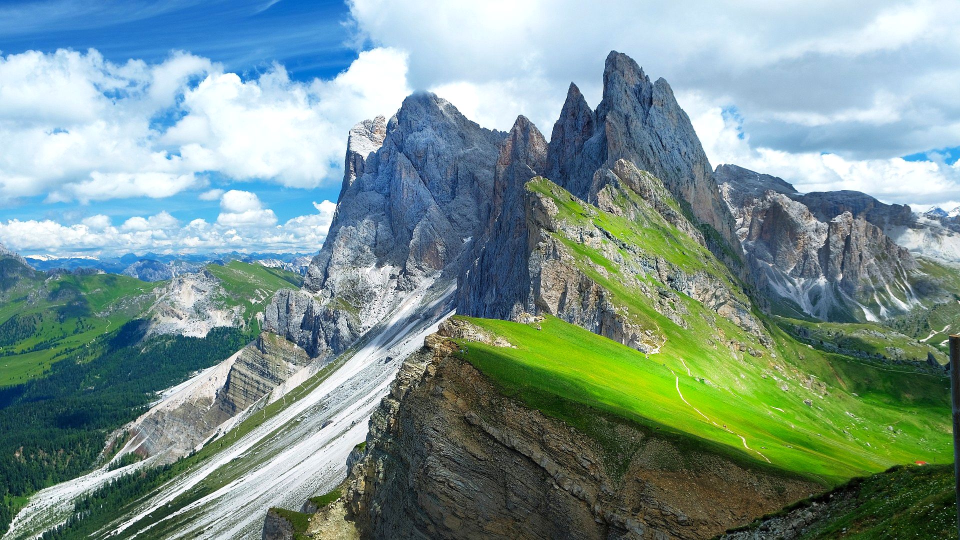 The majestic peaks of Seceda