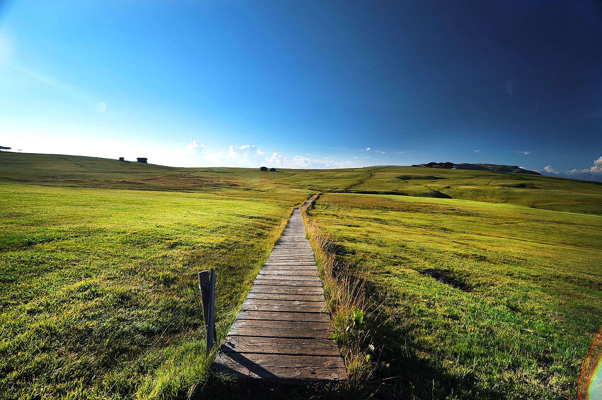 Catwalk towards the horizon